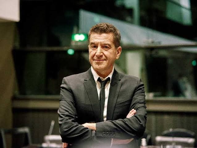 Francia: Pigasse potrebbe unire la sinistra e puntare all'Eliseo