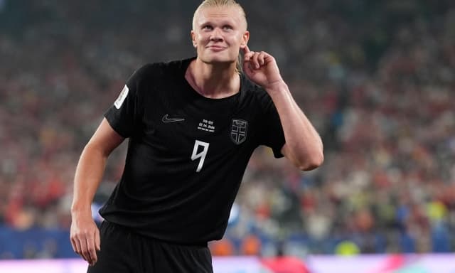 Haaland e la rabbia dopo il turnover: ora Erling mette Messi nel mirino