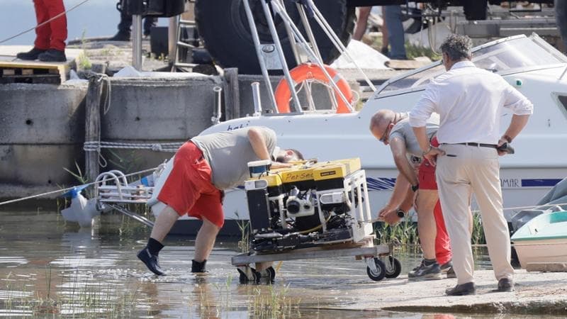 “La ministra era sola sul barchino: riportata a riva da un gommone”. Continua la ricerca del marito