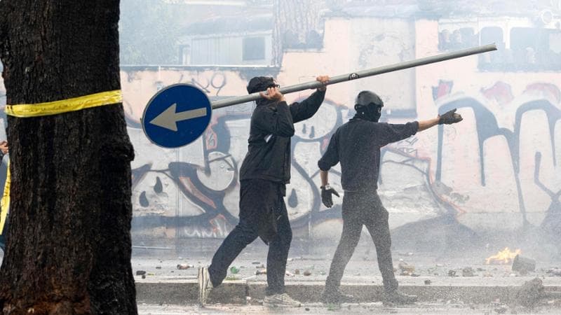 Corteo pro-Palestina, anarchici e studenti accendono la miccia. “Ma c’erano infiltrati”
