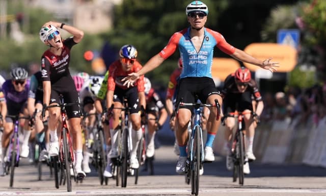 Giro Next Gen, Fiorin a Corato. Dramma O'Brien: muore il fratello, lui torna in Irlanda