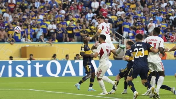Boca-Benfica, le pagelle: Otamendi, campione che si rialza (7). Figal, fallaccio inutile (4,5)