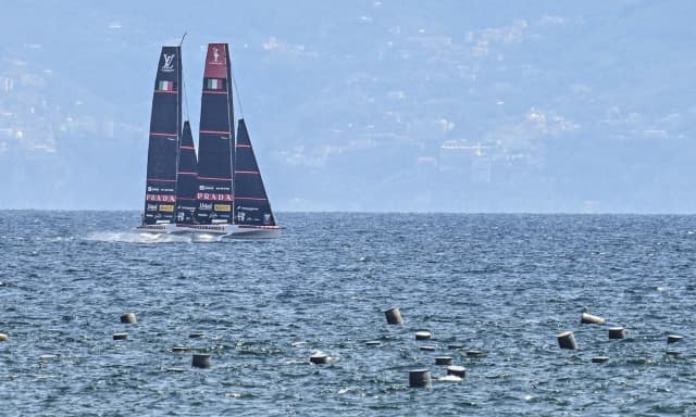 Sirena rivoluziona Luna Rossa a Napoli: Gradoni al fianco di Burling, Tita va in panchina