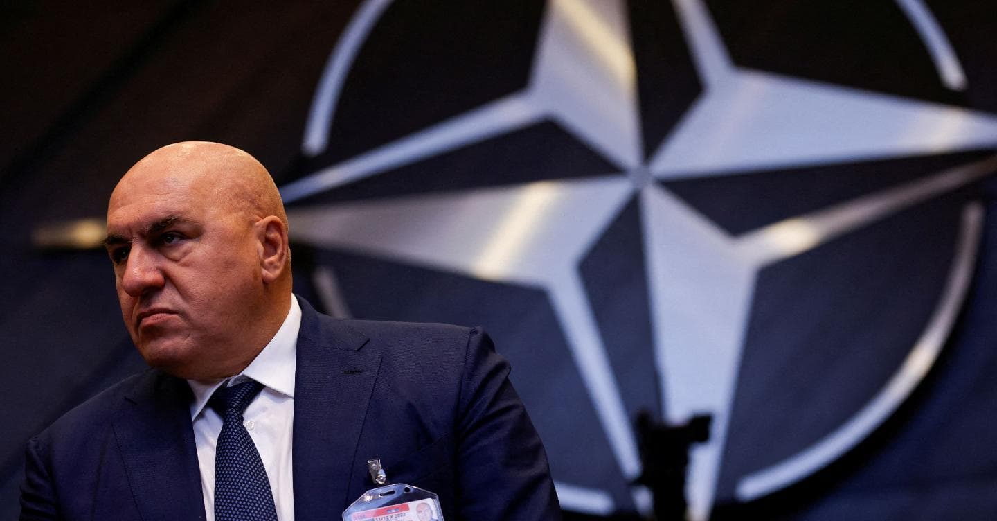 Nato, Crosetto va alla guerra contro Stoltenberg per lo sgarbo fatto all’Italia