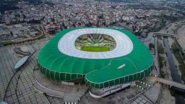 Italia, occhio al... coccodrillo: la storia dello stadio più folle della Turchia
