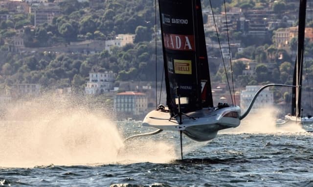 Dai marinai ingaggiati nei porti ai ciclisti sugli AC75: storia degli equipaggi della Coppa America