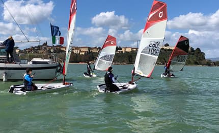 Open Skiff: procede a gonfie vele la stagione 2023 del singolo giovanile