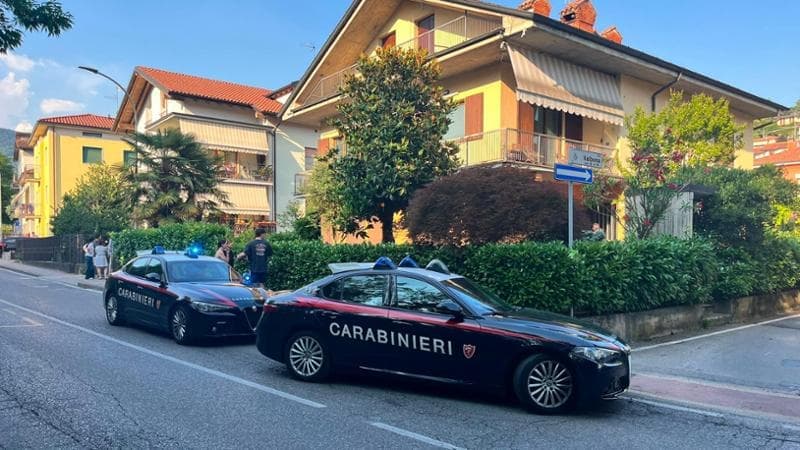 Ponteranica, scavalca il cancello e tenta di violentare una ragazza: bloccato dai vicini