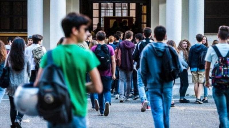Riassunti e slide al posto dei libri: studenti universitari sempre meno preparati