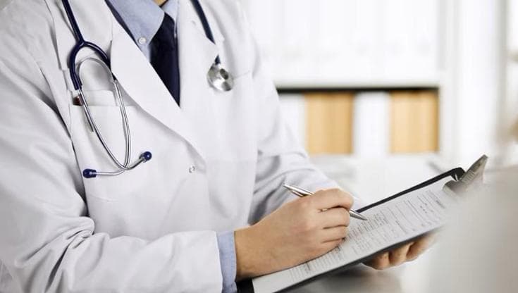 Sanremo, medico chiese il voto a pazienti oncologiche: il Garante Privacy lo multa con 10mila euro