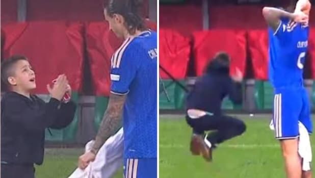 Calafiori regala la maglietta e il bambino turco impazzisce di gioia! Il video