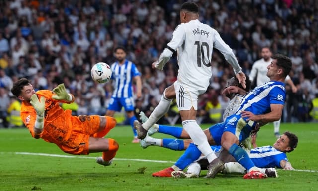 Il Real batte l'Alaves, ma il Bernabeu contesta: fischi per l'eliminazione in Champions