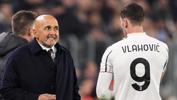Vlahovic senza offerte: e se alla fine restasse alla Juve? Crollano le quote