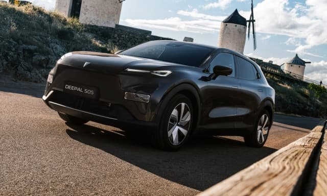Changan Deepal S05, la prova del Suv ibrido plug-in: come va, consumi e prezzi