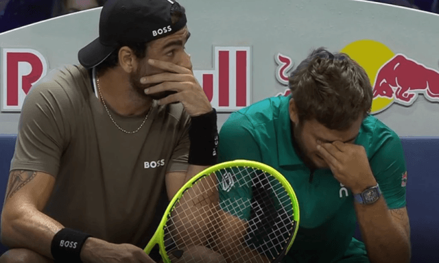 Cobolli s'infortuna e abbandona il match con Berrettini. Finals a rischio: lacrime, poi l'abbraccio di Matteo