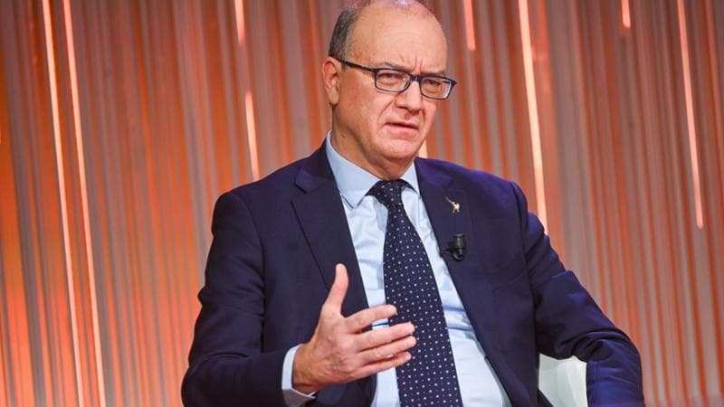 Valditara: “Più fondi per aule vivibili ma sul rinvio decidono le Regioni”