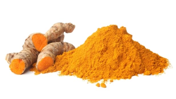Perché la curcuma è la spezia della longevità e come usarla