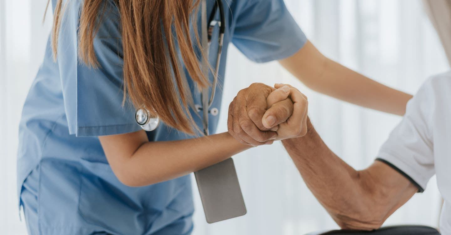 Anziani non autosufficienti, «subito 1 miliardo»  per la riforma attesa da 10 mln di persone