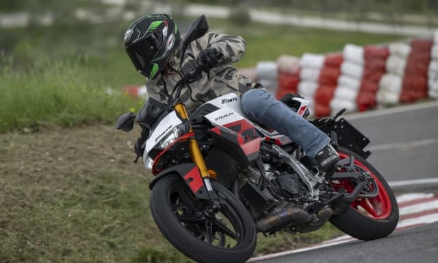 Fantic Stealth 500, la prova della naked sportiva leggera e performante