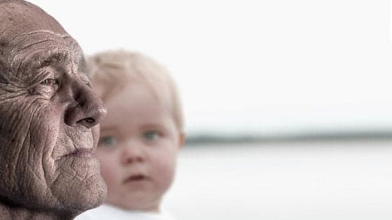Festa dei nonni, l'autonomia è salute ma è rischio sarcopenia