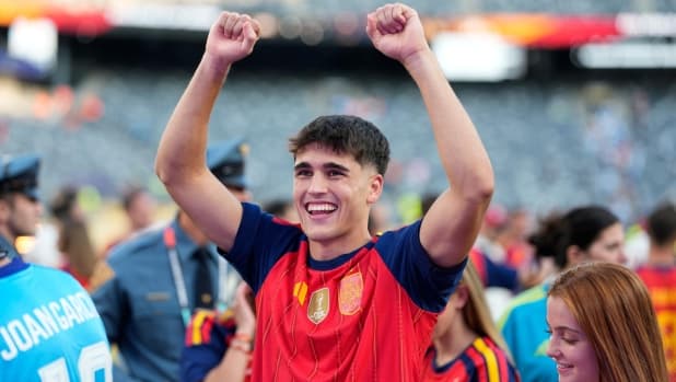 Cubarsì come Bergomi, lo Zio della Spagna. Paredes, più rissaiolo che regista