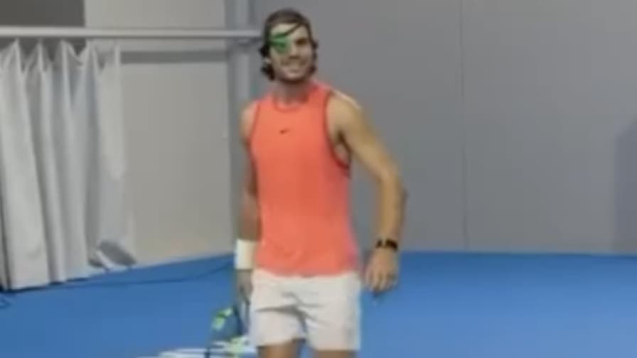 Alcaraz si presenta bendato in allenamento: il video incuriosisce tutti