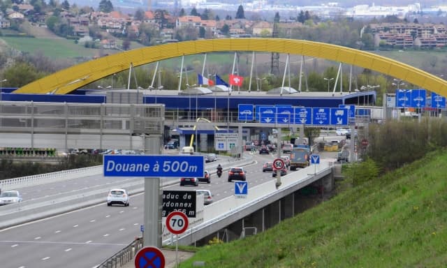 Guidare in Francia: pedaggi, limiti di velocità, alcol, prezzo benzina. Tutte le informazioni