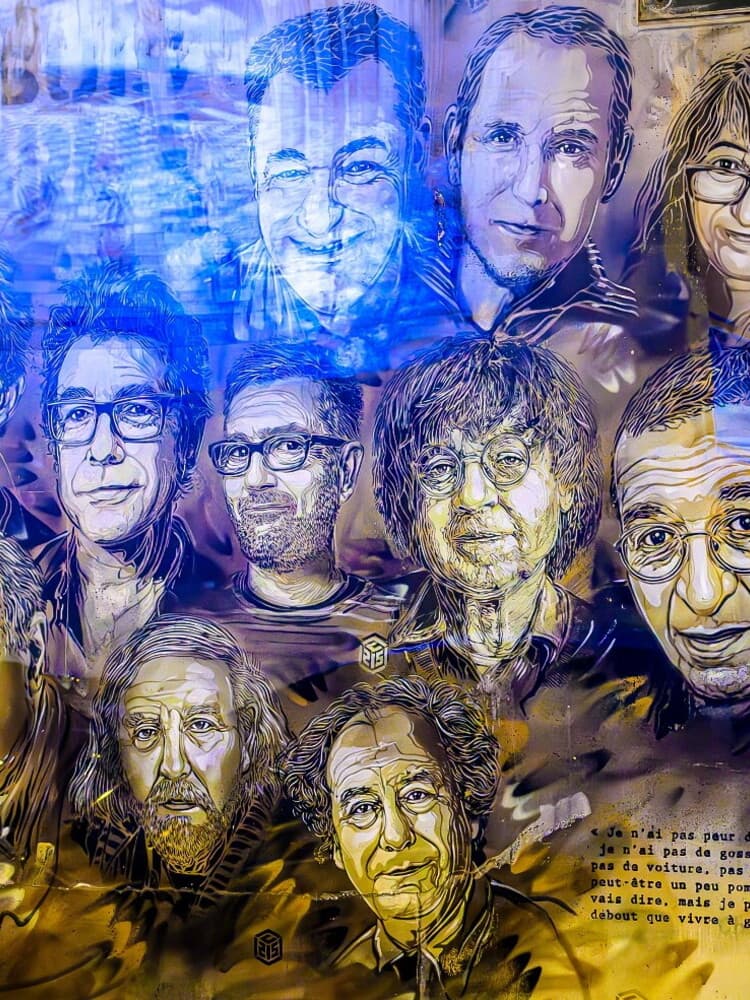 Dieci anni dall'attentato a Charlie Hebdo, che resta "fedele a se stesso"