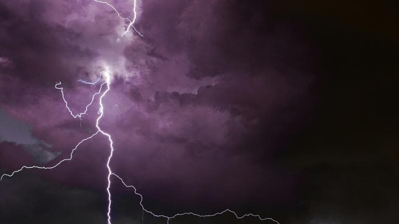 Teramo, fulmine ad Alba Adriatica: tre ferite, una è grave