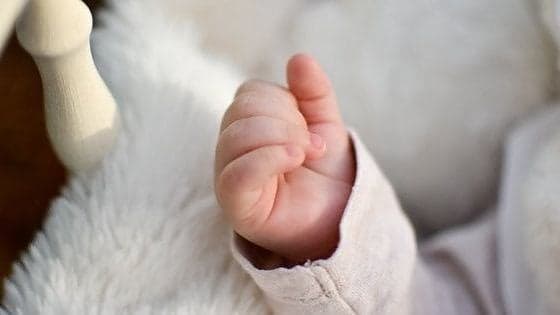 Doctor House: La bimba è deperita e rifiuta il latte artificiale