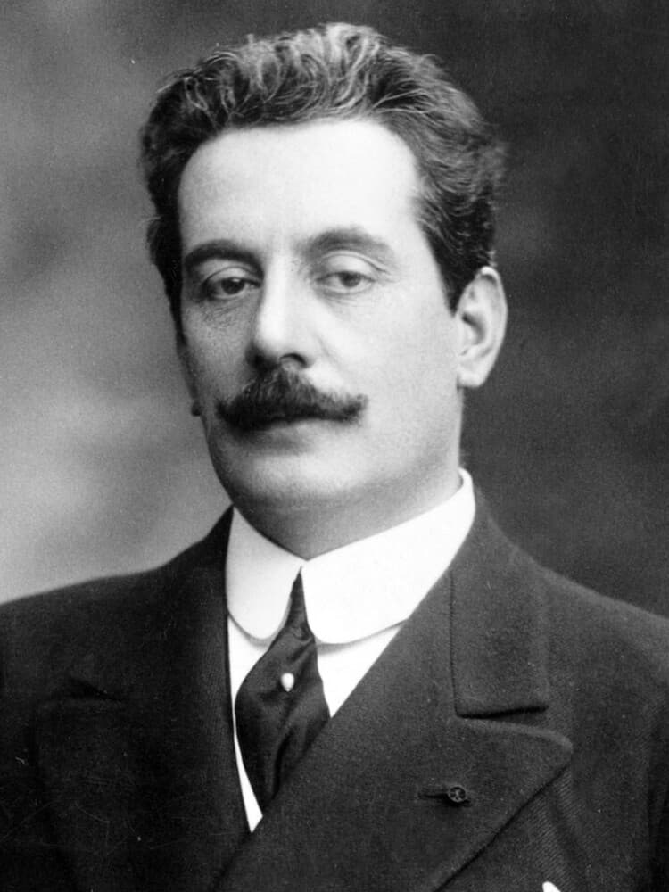 Toscanini alla Scala posò la bacchetta sul leggio per l'omaggio postumo al genio di Giacomo Puccini