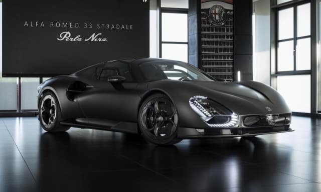 Alfa Romeo 33 Stradale "Perla Nera": esemplare unico con carbonio a vista