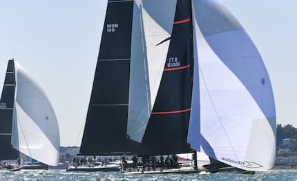 Team Django pronto per l'Admiral's Cup con il guidone dello YCCS