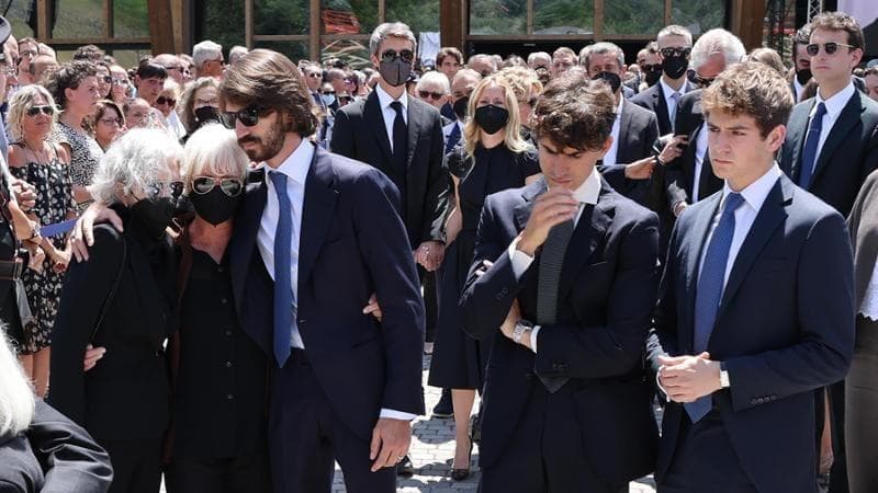 Delfin, come dirigere un’orchestra con i musicisti che si litigano lo spartito