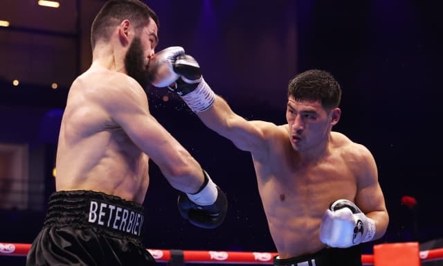 A Riad finisce il regno di Beterbiev: Bivol gli strappa le corone dei mediomassimi