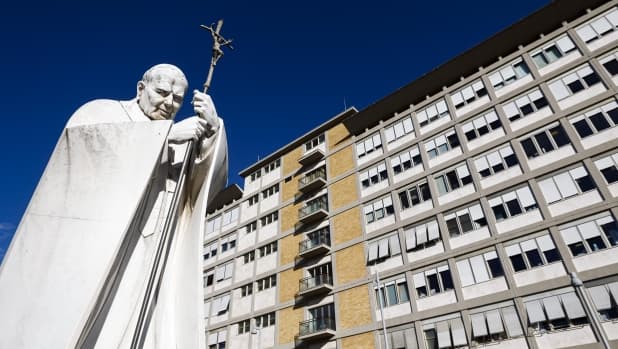 Papa Leone XIV operato al Gemelli: "L'intervento si è concluso positivamente"