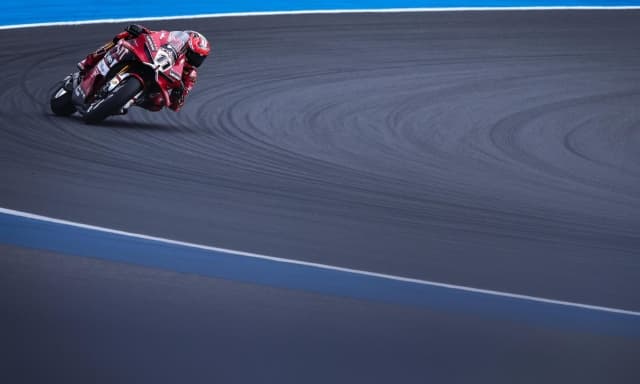 Da 4 a 2 ruote: Bulega, Dovizioso e gli altri in pista ad Austin per avvicinare gli Usa alla MotoGP