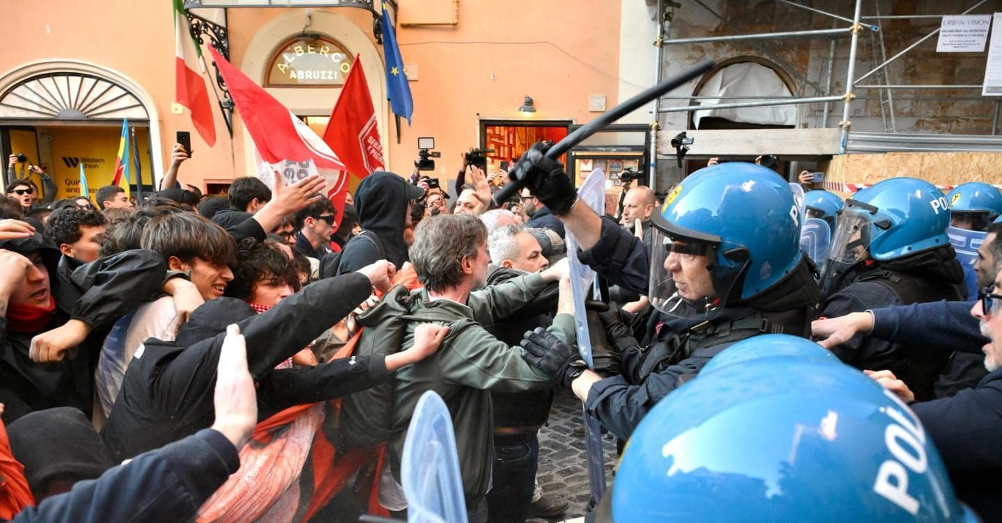 Via libera al decreto sicurezza, tutele legali per le forze dell’ordine. Sit-in e scontri a Roma