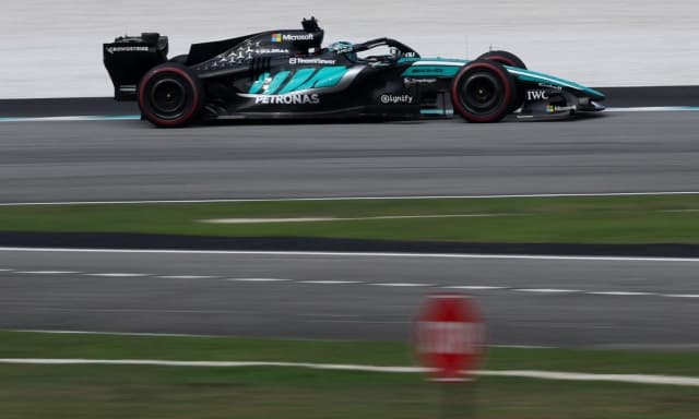 Budget cap, la Mercedes rinuncia ai gilet refrigeranti. Russell: "Sarà come correre in un forno"