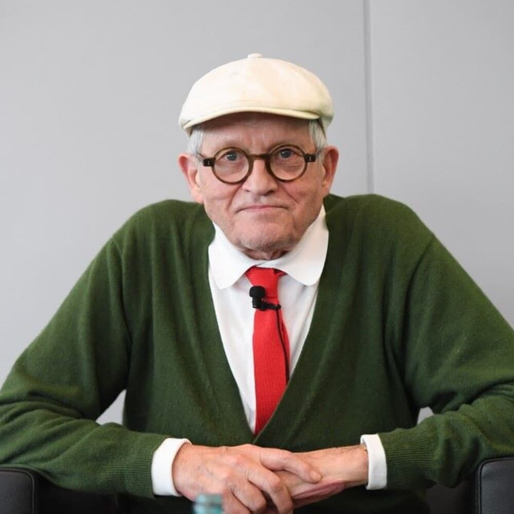 Addio a David Hockney, visionario della pop art tra pennello e pixel
