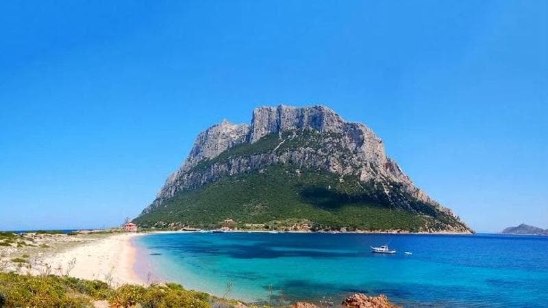 Dall'isola di Tavolara a Ostuni al Friuli, quei mega resort che minacciano le aree protette