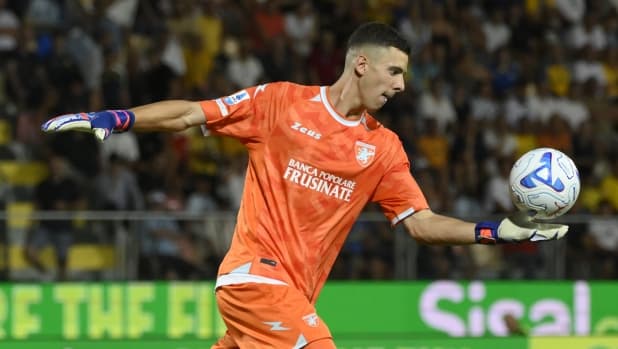 Dalla prestazione storica al nuovo contratto: Palmisani rinnova col Frosinone fino al 2031
