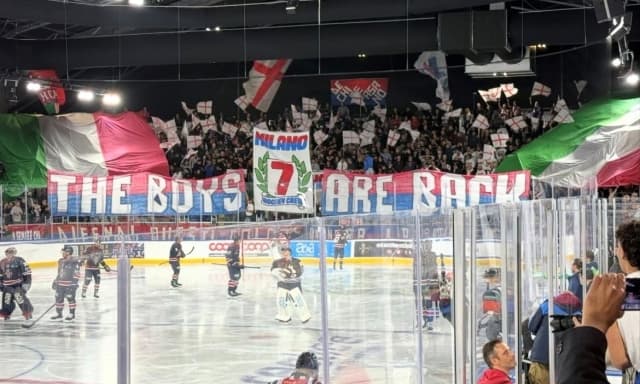 Milano, che festa la prima in Fiera: 4000 tifosi per il ritorno dell’hockey in città