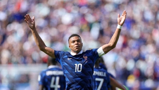 Francia-Senegal, le pagelle: Mbappé sulla scia di Klose, 7,5. Pasticcio finale di Maignan: 5,5