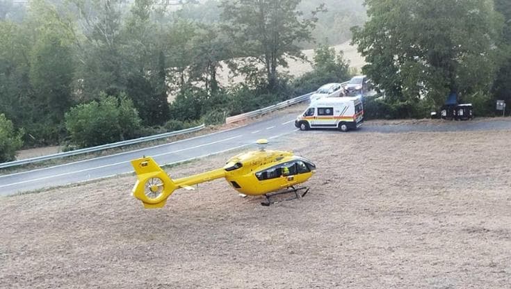 Piacenza, provoca un grave incidente e scappa. Fermato e portato in ospedale fugge di nuovo