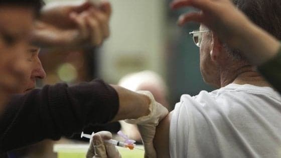 Influenza, via ai vaccini: il virus metterà a letto sei milioni di italiani