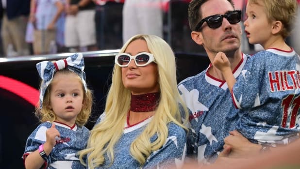 LIVE Da Brad Pitt a Paris Hilton, tutti i vip in tribuna per gli Usa di Pulisic