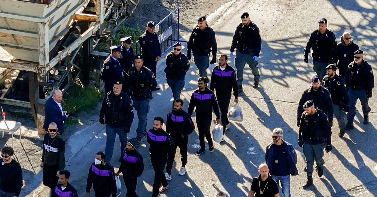 Albania, tribunale Roma rinvia alla Corte Ue e sospende il trattenimento dei migranti: rientreranno in Italia