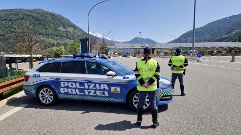 Trento, padre dimentica due bimbe sull'A22: salvate dalla Polstrada