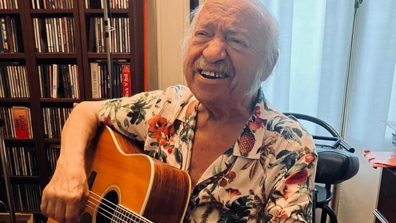 Ricky Gianco: “Una vita da antidivo tra i grandi, mi ha salvato l’ironia”